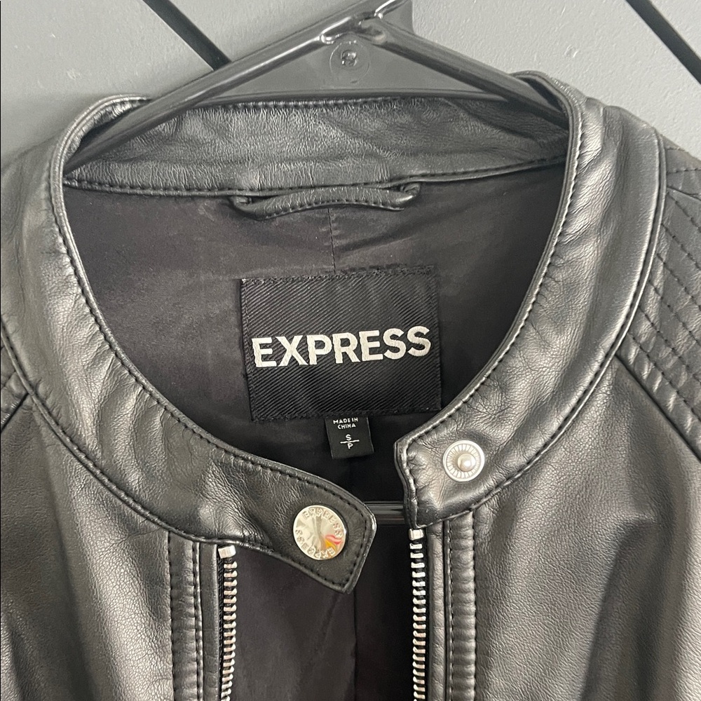 Express Women's Sleek Black Leather Jacket - Picture 2 of 3